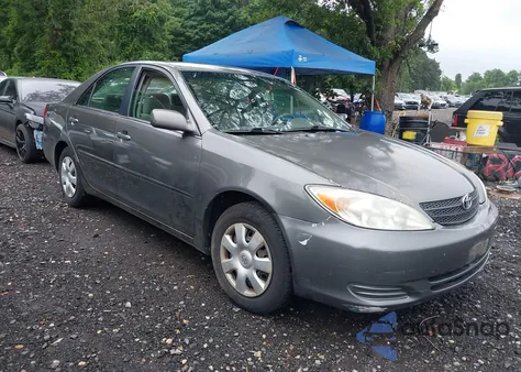 2003 Toyota Camry Le z USA, uszkodzony, nr VIN 4T1BE32K03U700748